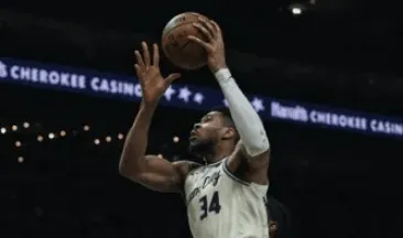 虎牙直播-雷记：字母哥全场仅出手11次太离谱，感觉他纯粹就走个过场