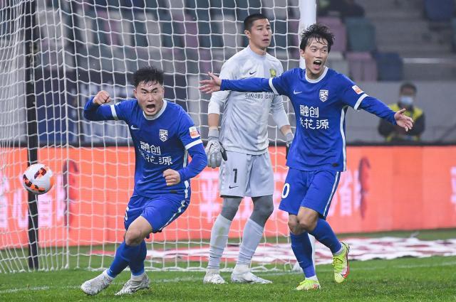 【中超】邓涵文破门埃德米尔森点射 国安0比2三镇