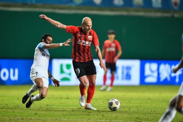 户外直播-穆伊初定投奔恩师登苏超豪门 自由身离开非零转会